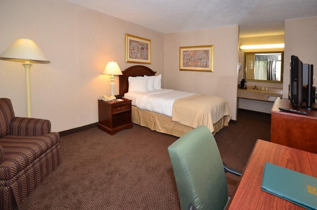 Quality Inn Exit 4 Кларксвілл Екстер'єр фото