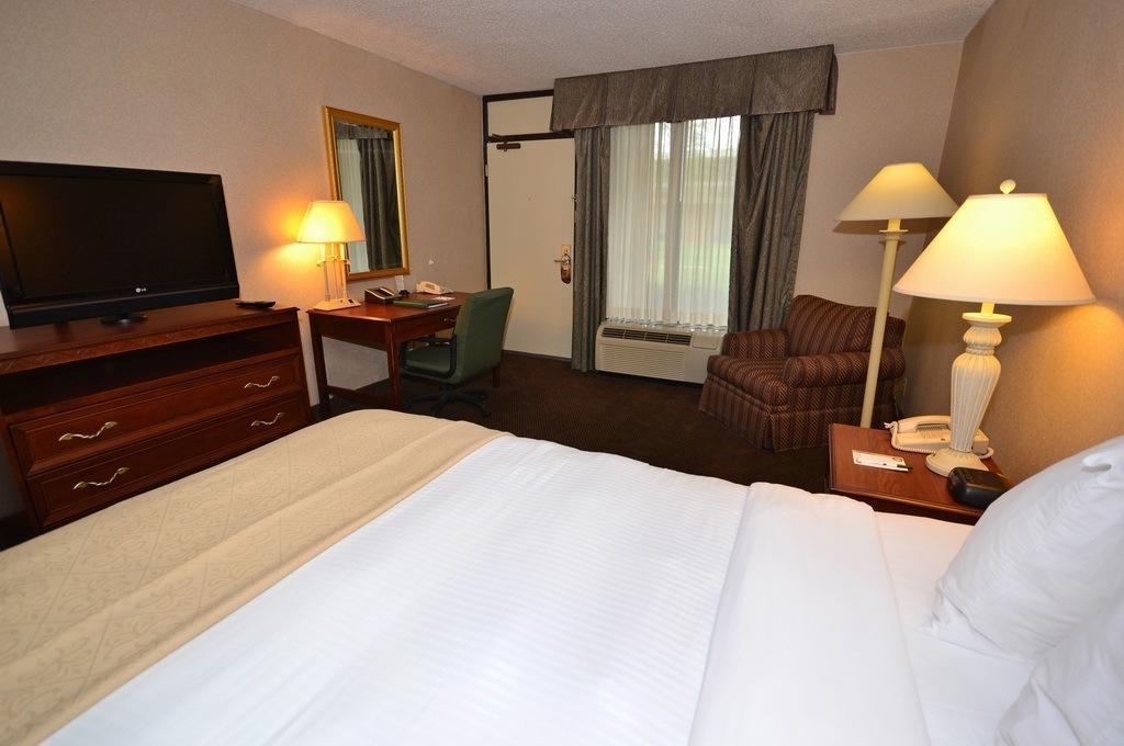 Quality Inn Exit 4 Кларксвілл Екстер'єр фото